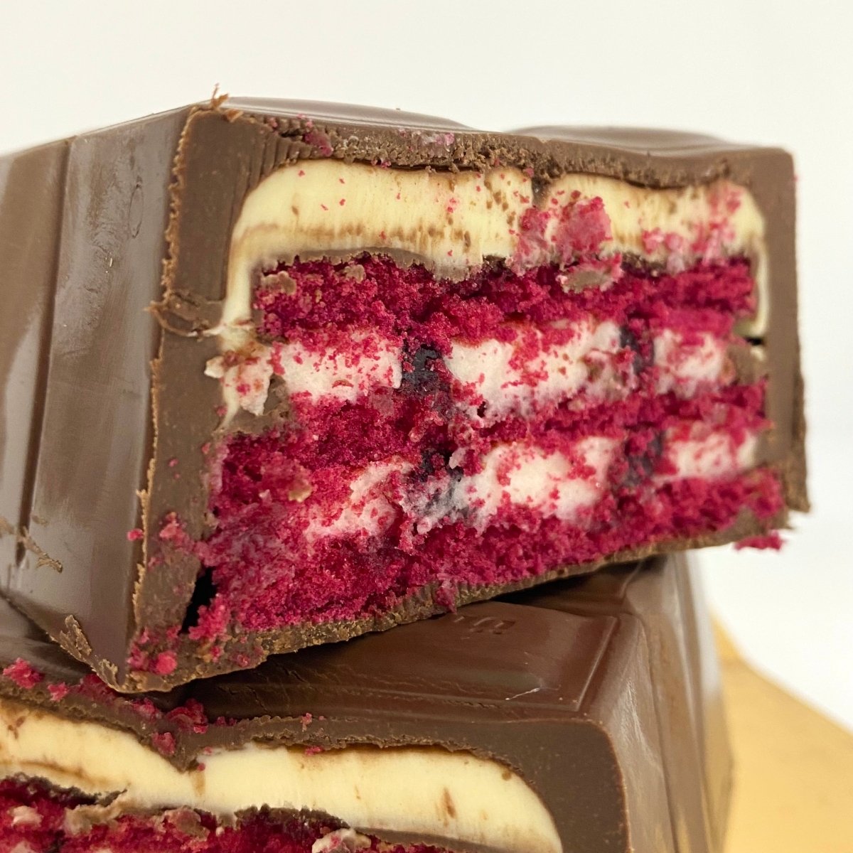Ulker Chocolate Cake Bar with Mixed Berry Filling (Cikolatali Yas Pasta) - TryAladdin