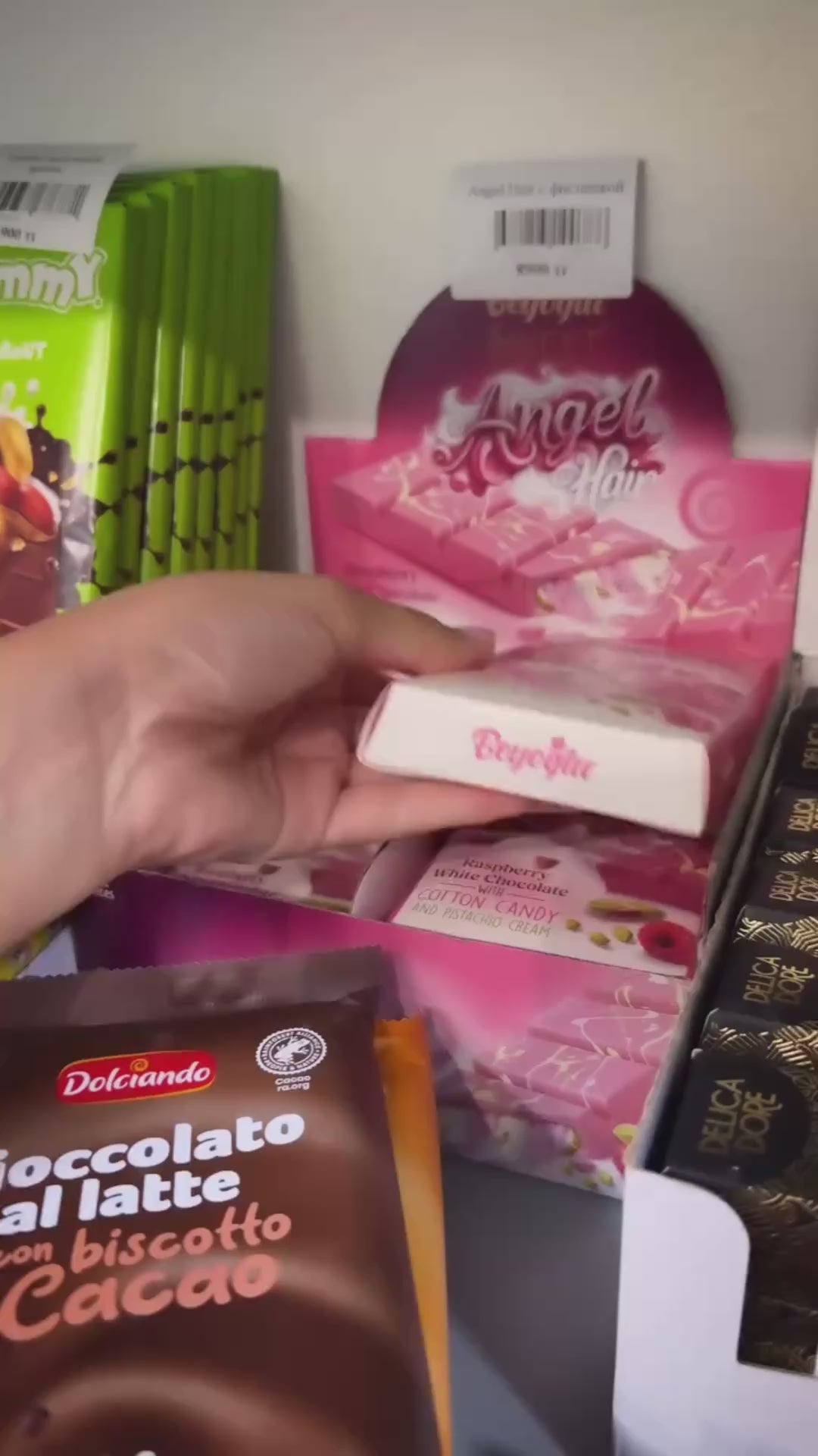 Beyoglu | Engelshaar Himbeer Schokolade mit Zuckerwatte und Pistaziencreme